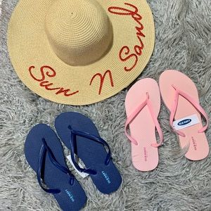 Old Navy NWT flip flops set of two!!